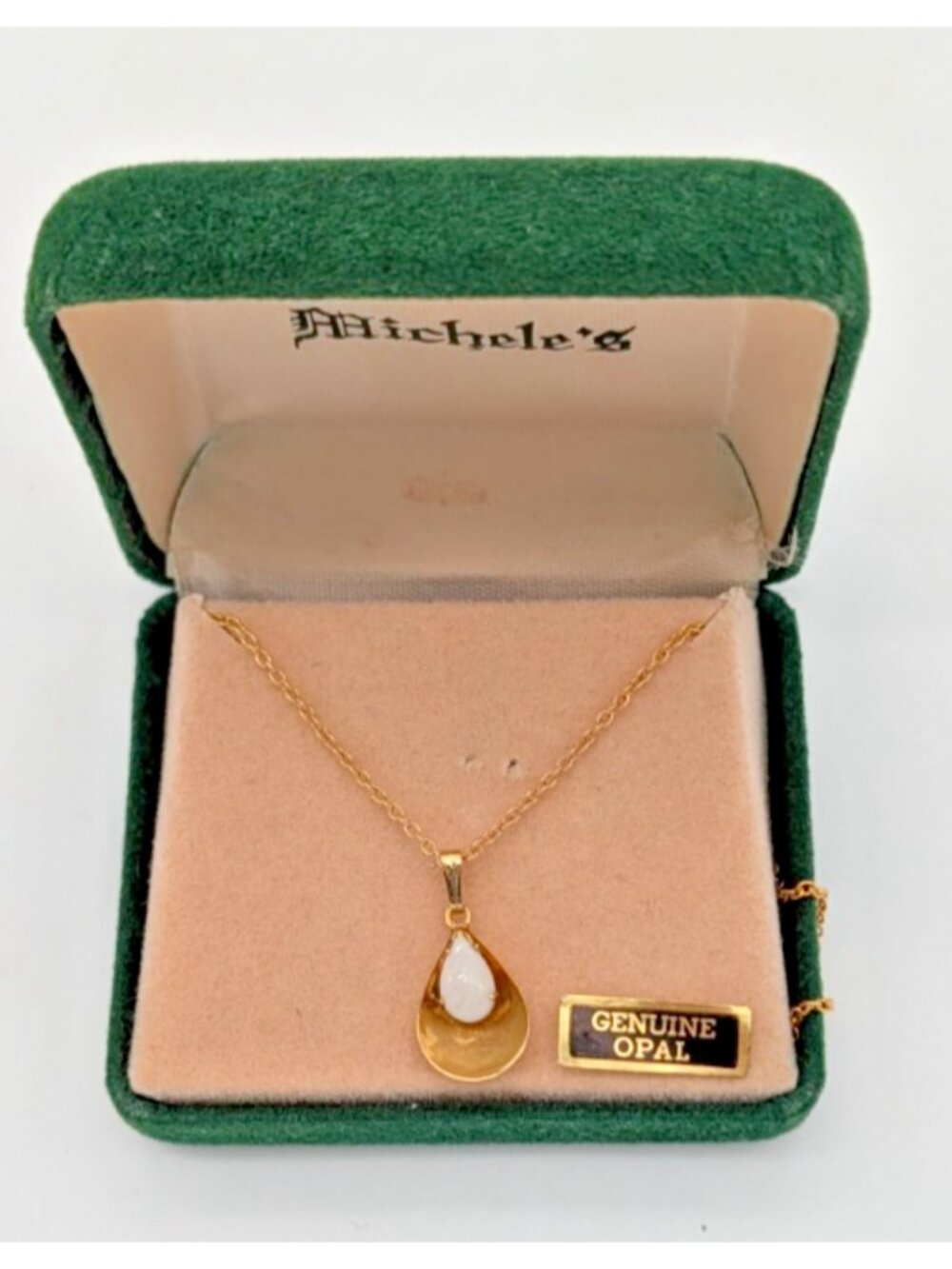 Vintage Michele's Opal oyster shape tear drop gold tone 18" necklace